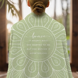 Cobertor extra grande, macio e quente com citação inspiradora Be Brave, presente de melhoras logo, pacote de quimioterapia, verde sálvia e branco