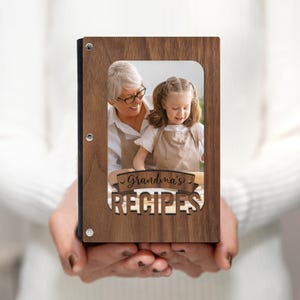 Livre de recettes de grand-mère, couverture en bois avec pochette pour photos, reliure en liège, cartes de recettes vierges et reliure A6 rechargeable, couverture en noyer