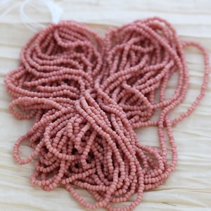 ¡¡¡RARO!!! Cuentas de semillas checas vintage de color rosa mate Cheyenne, 10/0, 1 madeja de 12/20&quot;, cuentas de vidrio rosa REAL, cantidades limitadas
