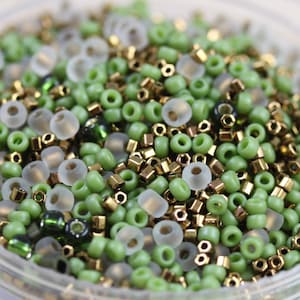 廃盤！30g カモ ワム-O マルチシェイプ ミックス トーホー シードビーズ - 30グラム、見事な色、珍しい掘り出し物