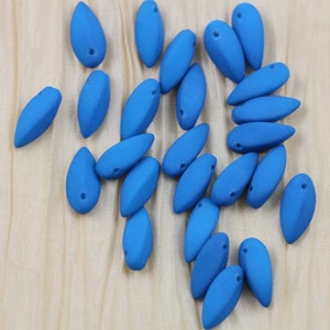 25pcs 12X6mm Neon Turquoise (25127) Twists (Twisted Daggers) Czech Glass Beads