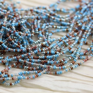 11/0 Turquoise Breeze Mega Mix rocailles tchèques - 1 écheveau, 12/20", mélange de verre de plage d'été, rocailles océan mélange