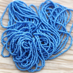 ¡NUEVO! Perlas de semillas checas teñidas en azul claro PermaLux 11/0 - 1 madeja - 12/20&quot;, aspecto perlado, brillo increíble