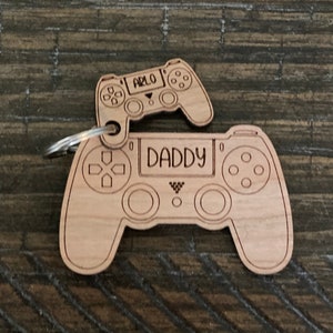 Personalized Video Game Controller Keychain or Ornament | Daddy Dad Grandpa Kids | Wooden Keychain |  Christmas Gift