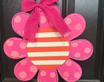 Hand-Painted Wooden Daisy Door Hanger: 3D Welcome Sign