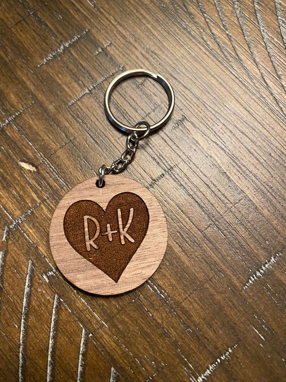 Schlüsselanhänger Herz aus Holz  personalisiert 
