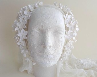 Haardiadem im Vintage-Stil mit elfenbeinfarbenen Blüten, viktorianisch inspirierter Blumenkopfschmuck, Kopfschmuck für Gartenhochzeiten, romantischer Brautblumenkopfschmuck