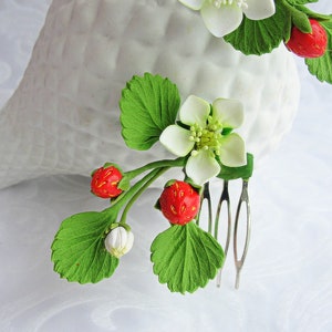 Strawberry hair accessory, fruit hair pins, cute hair accessories, summer hair comb, fruit hair accessories, gifts for her, girl hair comb