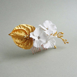 Gold White Flowers Wedding Hair Comb, Gold White Flowers Wedding Comb, Gold White Wedding Headpiece, Gold White Anturium Flower Hair Comb