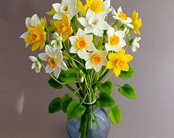Påskliljor Narciss Lentlilja Vita Vildvioler Bukett, Handgjord Vårblomsbukett för Heminredning, Påskblommor Bordsdekorationer