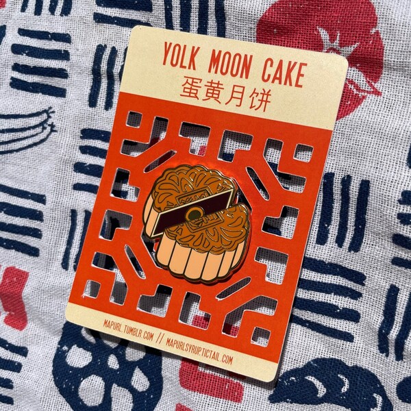 Mondcake Emaille Pin