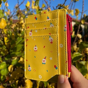 Cartera para tarjetas con cara de payaso