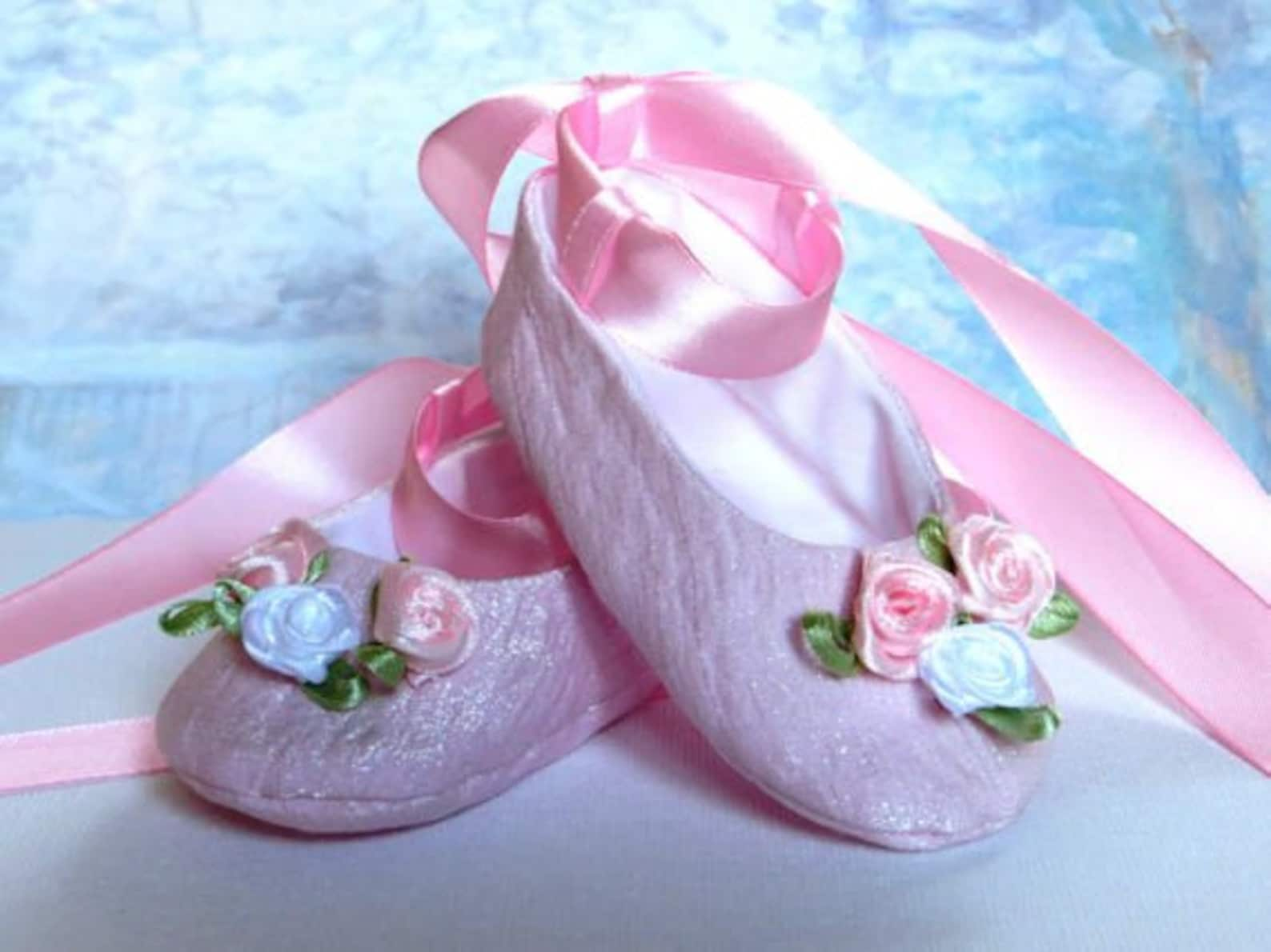 baby ballet shoes pattern / baby shoes pattern and tutorial - sizes: newborn to 12 months