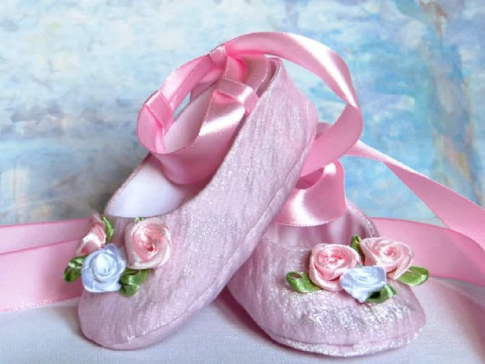 baby ballet shoes pattern / baby shoes pattern and tutorial - sizes: newborn to 12 months