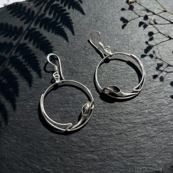 Art Nouveau Calla Lily Hoop Earrings Floral Gold Hoops for Wedding Elegant Nature Inspired Jewelry Gift for Mom Botanical Lily Earrings