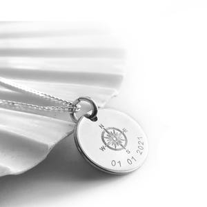 Kompass Kette aus 925 Silber mit graviertem Datum.