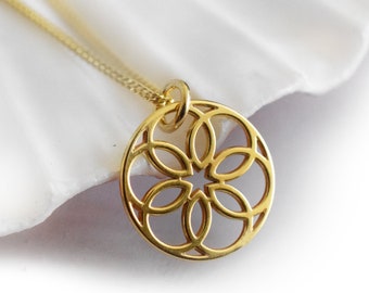 Vergoldete Kette mit filigranem runden Mandala - Anhänger | Zierliche Kette, Geschenk für Frauen