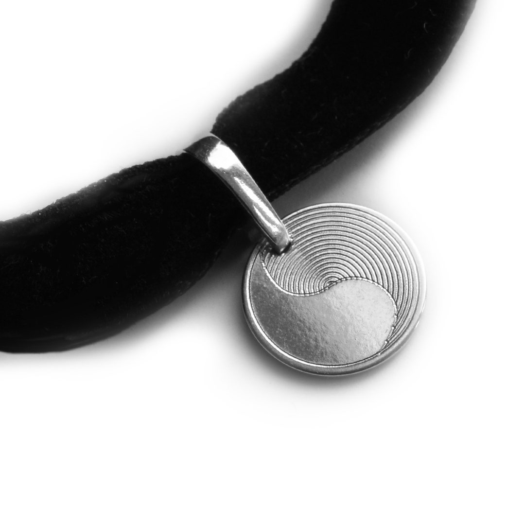 Round 925 Silver Disc Pendant & Black Velvet Choker Necklace - Etsy