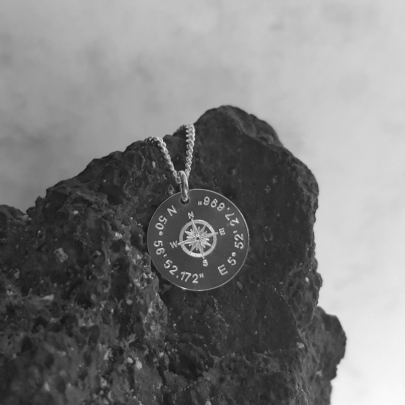 Kompass Kette aus 925 Silber mit gravierten Koordinaten nach Ihren Wunsch.