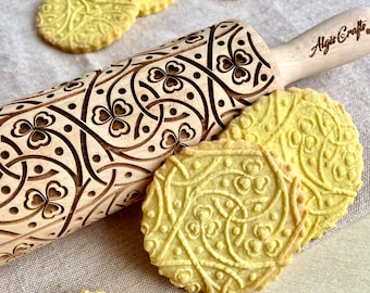 IRISH KNOT deegroller voor doe-het-zelfkeuken, deeg en koekjes. Embossing deegroller met klaver hartjes. Gegraveerde deegroller met patroon van Algis Crafts