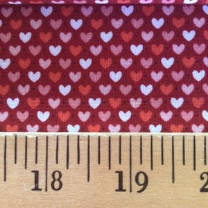 Mini Hearts Fabric - 100% Coton Tissu Premium Quilters Coton Coquelicot Coton Saint-Valentin