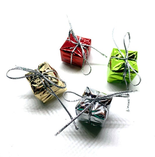 Gift Box Christmas Ornaments 24 Pieces Mini Wrapped Present Boxes Miniature  Foil Ornaments Decoration Boxes,Christmas Decorations,Christmas Shiny Mini  Boxes Ornaments 1.2 Inches 