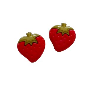 Strawberry Buttons Galore 3/4&quot; Berry Patch Fruit Shank Back Leaf Color May Vary - 190 B