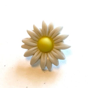 Daisy Buttons Galore 3/4" Shank Back - 1063 A
