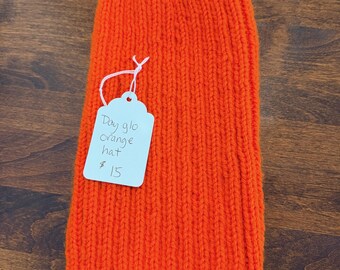 Gorro naranja fluorescente tejido a mano