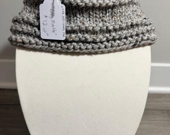 Cuello cálido y acogedor en mármol gris.