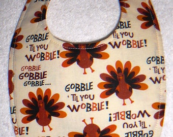Bavoirs pour bébé ~ bavoirs pour robe ~ Turquie ~ automne ~ « Gobble Til You Wobble » ~ Tissu ~ Doublé ~ Réversible ~ Lavable ~ Bouton pression caché ~ NOUVEAU