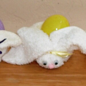 WASHCLOTH EASTER BUNNIES~Easter Decor~Gift Holder~Centerpiece~Table Decor~Hand Crafted~Egg Included~Colors Vary~New