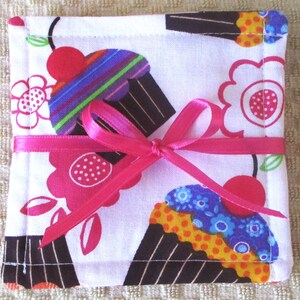 COASTER SETS~CUPCAKES~Fabric~Set Of 4~Reversible~Washable~Lined~Home & Party Decor~New