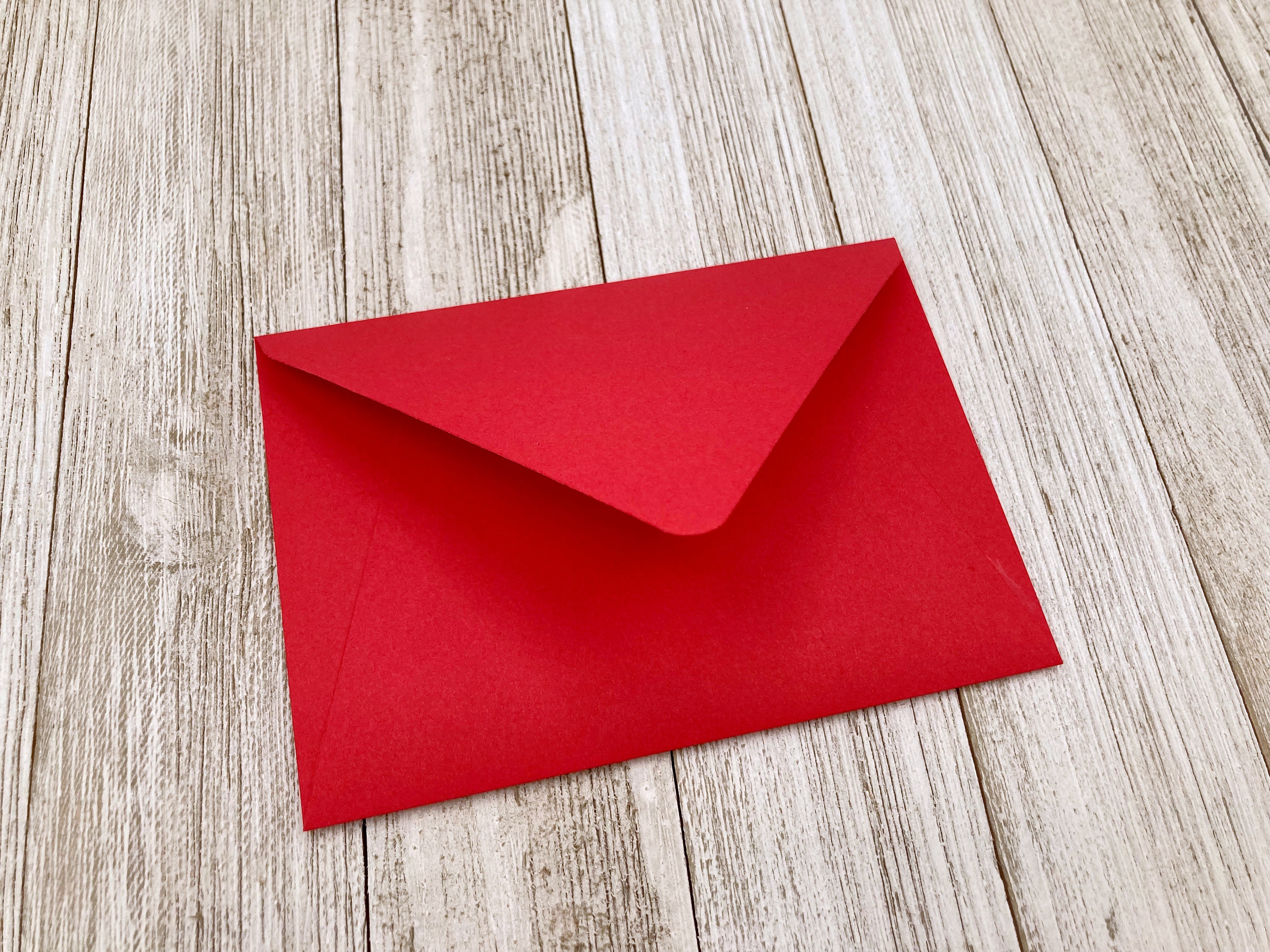 50 enveloppes carrées de Luxe - 14x14cm - Rouge - 110grammes