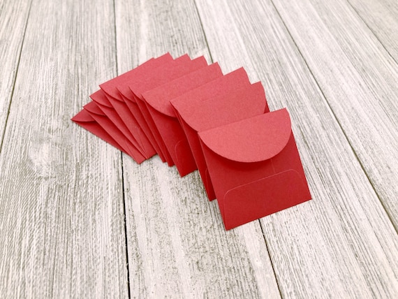 Minuscules enveloppes rouges / Mini enveloppe rouge / Petit mot d