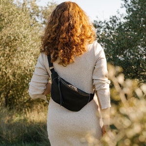 Leather Black belt bag women, fanny packs for women, Leather Christmas Gift, Women Waist Bag, Handmade Hip Bag, Simple bum bag, Unique gift