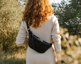 Leather Black belt bag women, fanny packs for women, Leather Christmas Gift, Women Waist Bag, Handmade Hip Bag, Simple bum bag, Unique gift