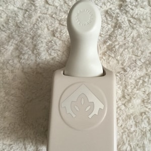 Martha Stewart Corner Punch - Leaf Style - Pre-Owned