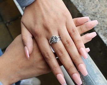 Anillo de plata de ley con monograma personalizado / Anillo con inicial grabada a medida / Anillo de sello con monograma de circonita cúbica / Regalo de plata 925 para ella