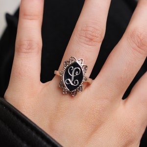 Sterlingzilveren monogramring, monogramring lange bloem, klassieke monogramring, eerste ring, naamring, gepersonaliseerde ring, aangepaste ring