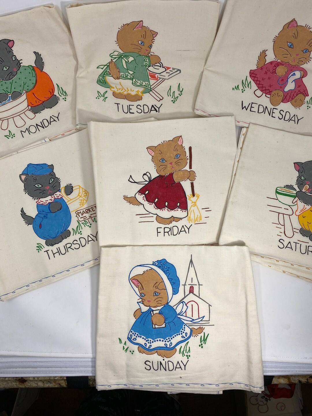 7 Cute Vintage Days of the Week Tea Towels With Paint Markers, Kittens ...