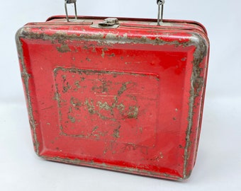 Vintage Hopalong Cassidy Red Lunch Box. In Good Vintage Condition with Chippy Paint