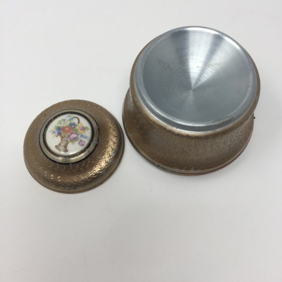 Vintage 1910 Edwardian Gold Toned Metal Powder Box wi… Gem