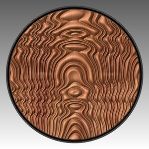 Puede incluir: Una decoración de pared redonda de madera con un marco marrón oscuro y un patrón de textura en espiral en tonos marrones.