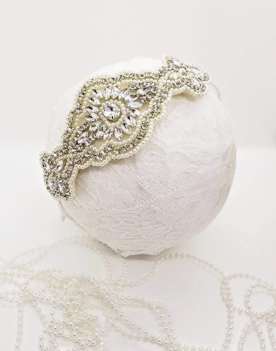 Vintage Style Pearl Wedding Headband: Rhinestone Bridal  display picture 3
