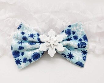 Snowflake Dog Bow Tie: Winter Flannel Pet Collar Accessory