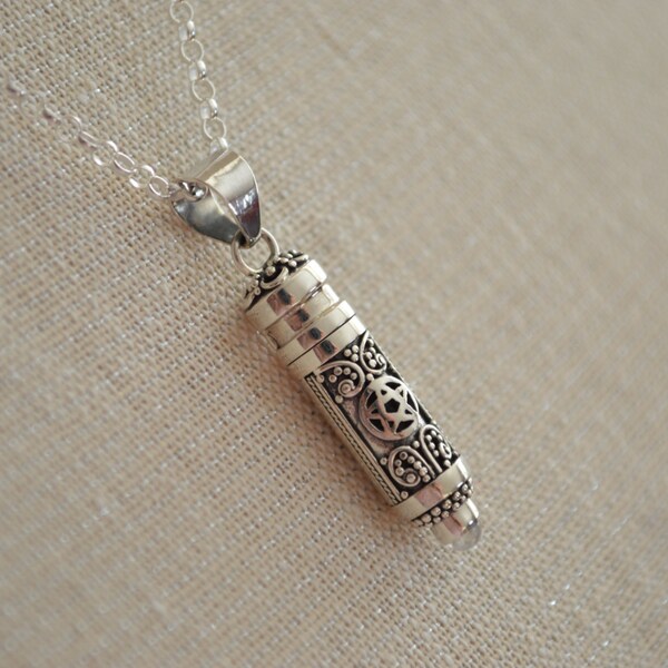 Sterling Silver Pentagram Poison Locket with Rainbow Moonstone and 22 inch belcher chain