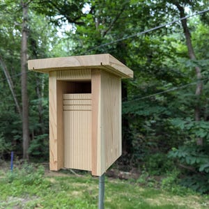 Cedar Slot Style Gilwood Bluebird Nesting Box/Birdhouse - With Cleanout