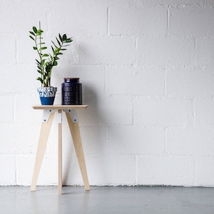 Scandi Stil Sperrholz Hocker