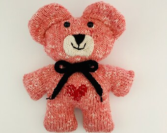 Peluche ourson rose et coeur en fil écologique